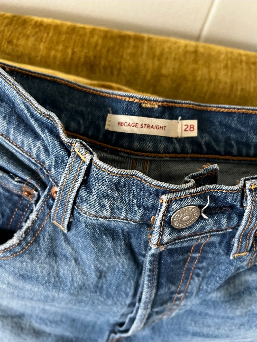 Levi's Ribcage Straight Blue High-Rise Jeans with Raw Hem Women’s size 28 - Picture 4 of 11